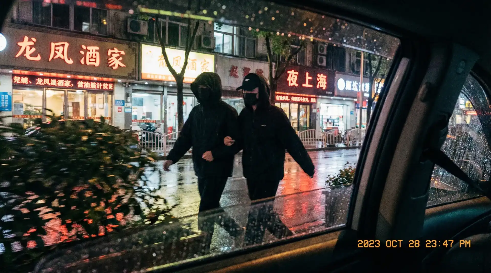 【每日吃瓜专区】每日吃瓜深度揭秘 - 传媒观察导航 - 顶流明星深夜密会现场抓拍照片